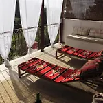 Alma-maroon Klara & Rachel *