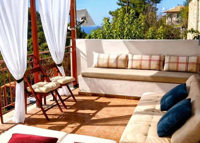 Alma-maroon Klara & Rachel 度假居